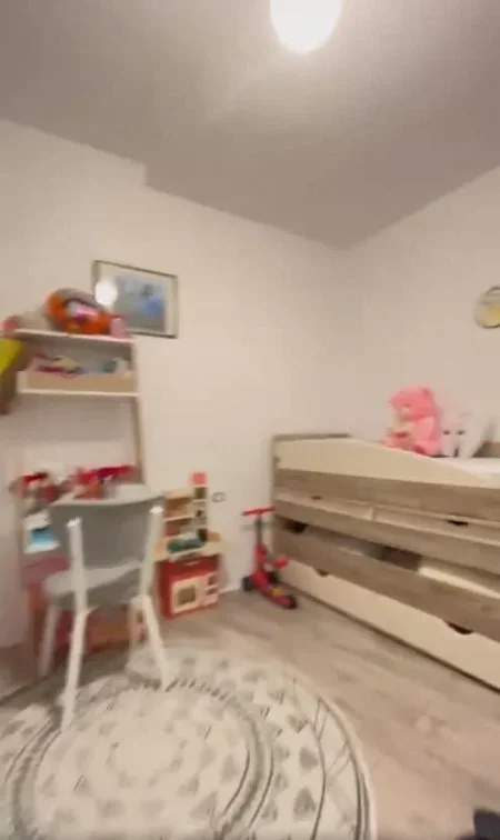 Tirane, shitet nga Pronari, pa-komision apartament 2+1+Ballkon Kati 3, 82 m² 135.000 € (restorant fresku)