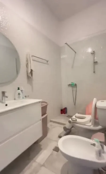 Tirane, shitet nga Pronari, pa-komision apartament 2+1+Ballkon Kati 3, 82 m² 135.000 € (restorant fresku)
