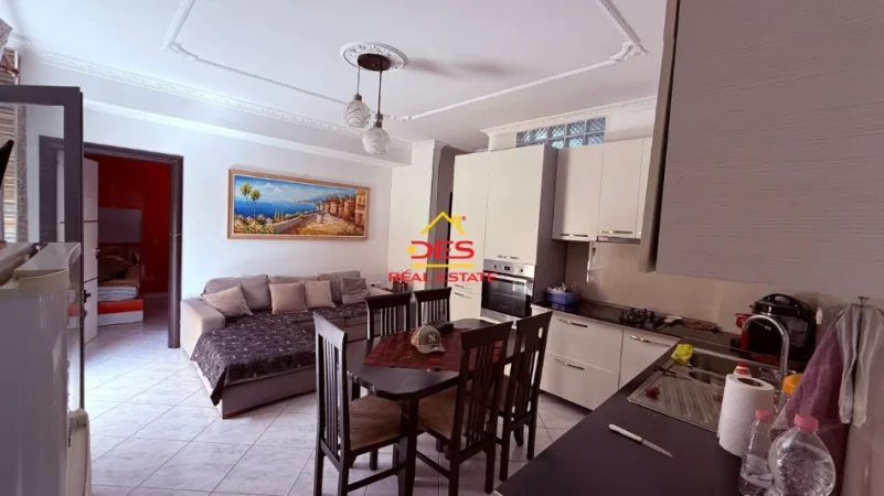 Vlore, shitet apartament 2+1+Ballkon Kati 2, 72 m² (Lungomare)