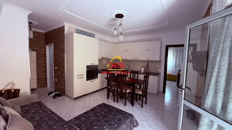 Vlore, shitet apartament 2+1+Ballkon Kati 2, 72 m² (Lungomare)