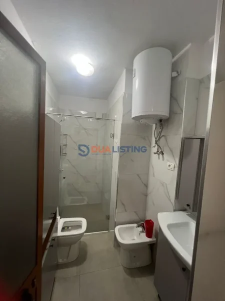 Tirane, jepet me qera apartament 2+1 , 600 € 