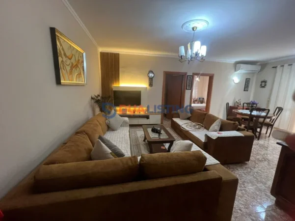 Tirane, jepet me qera apartament 2+1 , 600 € 