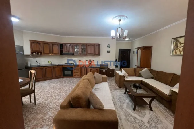 Tirane, jepet me qera apartament 2+1 , 600 € 
