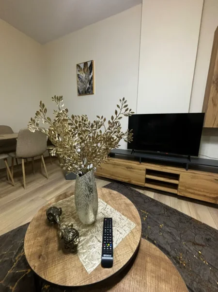 Tirane, jepet me qera apartament 1+1 , 68 m² 600 € (ËRBALLË DELIJORGJIT)