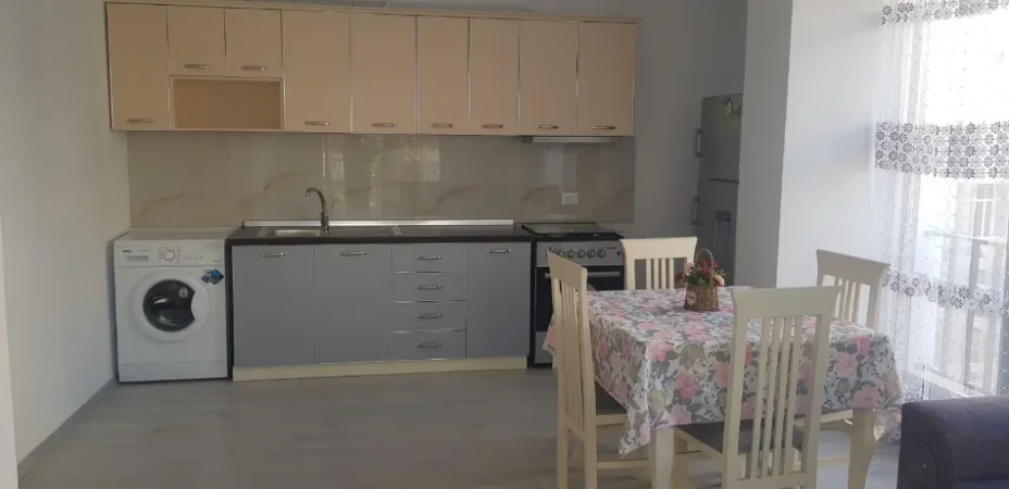 Tirane, jepet me qera apartament 1+1 Kati 2, 61 m² 40.000 Lek(Bar Sorriso Astir)