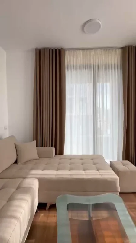 Tirane, jepet me qera apartament 2+1 , 90 m² 1.000 € (Jordan misja)