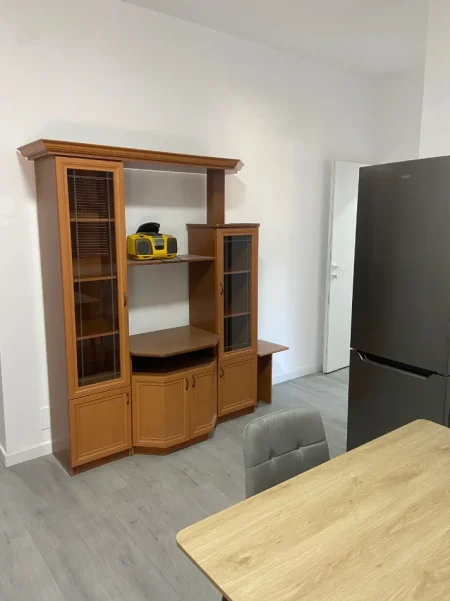 📍 JEPET ME QERA APARTAMENT 1+1  RRETH RROTULLIMI I SHKOZËS, 500 eur