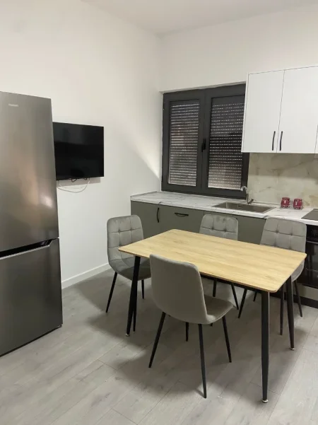 📍 JEPET ME QERA APARTAMENT 1+1  RRETH RROTULLIMI I SHKOZËS, 500 eur