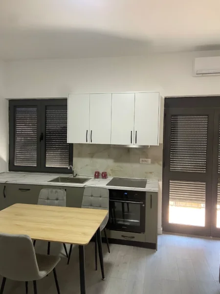 📍 JEPET ME QERA APARTAMENT 1+1  RRETH RROTULLIMI I SHKOZËS, 500 eur