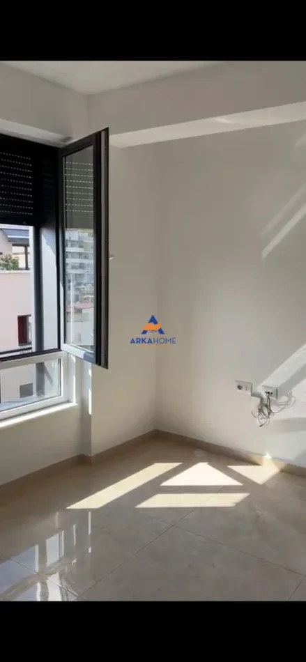 Tirane, jepet me qera zyre Kati 6, 105 m² 1.100 € 