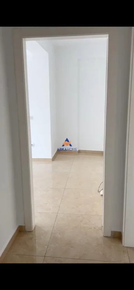 Tirane, jepet me qera zyre Kati 6, 105 m² 1.100 € 