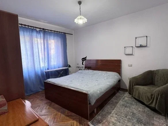 Tirane, jepet me qera apartament 1+1 Kati 3, 60 m² 380 € (21 DHJETORI)