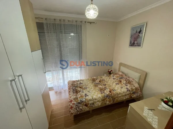 Tirane, jepet me qera apartament 1+1 , 600 € (Liqeni i Thate)