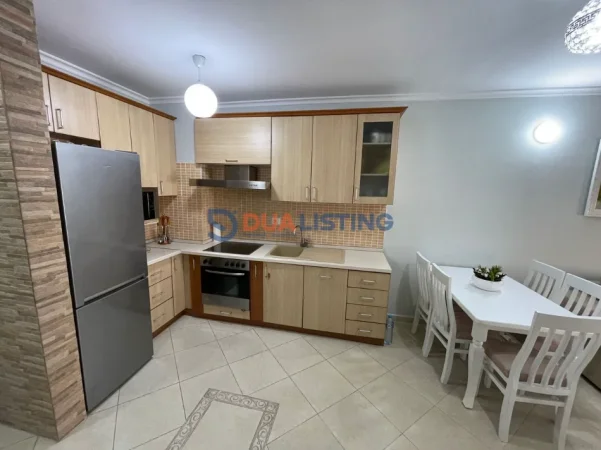 Tirane, jepet me qera apartament 1+1 , 600 € (Liqeni i Thate)