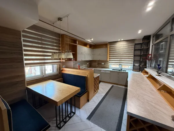 Tirane, shitet apartament 2+1 , 190 m² 665.000 € 