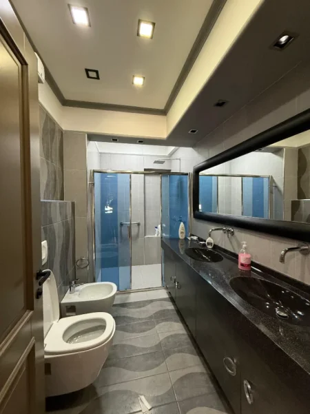 Tirane, shitet apartament 2+1 , 190 m² 665.000 € 