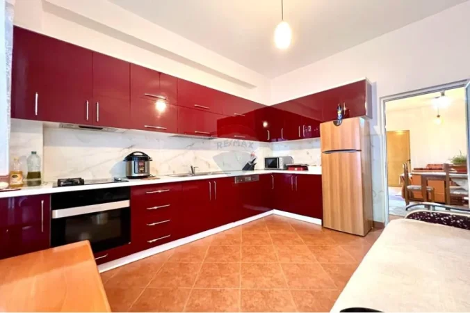Vlore, shitet Vile 2 Katshe Kati 2, 210 m² 225.000 € (Rruga e Re, Vlore)