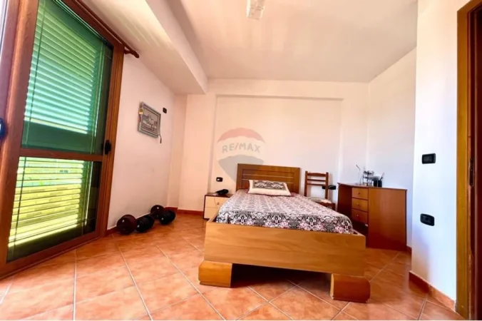 Vlore, shitet Vile 2 Katshe Kati 2, 210 m² 225.000 € (Rruga e Re, Vlore)