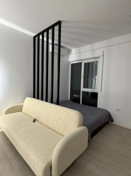 Tirane, jepet me qera garsonier Kati 6, 40 m² 400 € (rruga e dibres)