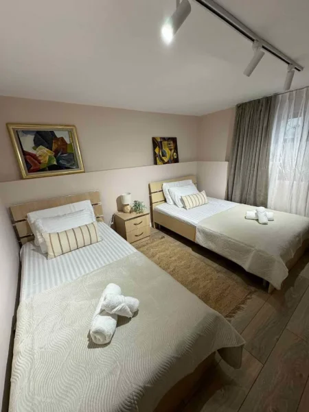 Tirane, jepet me qera apartament 2+1 Kati 1, 80 m² 650 € (RRUGA E ELBASANIT)