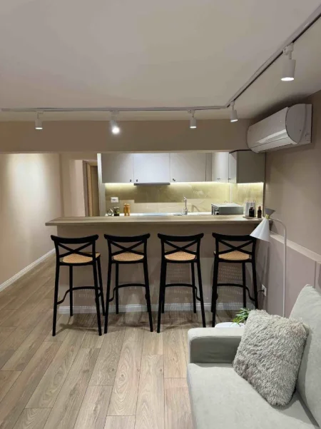 Tirane, jepet me qera apartament 2+1 Kati 1, 80 m² 650 € (RRUGA E ELBASANIT)