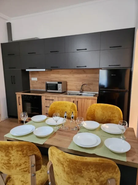 Tirane, jepet me qera apartament 2+1 , 100 m² 650 € (21 dhjetori)