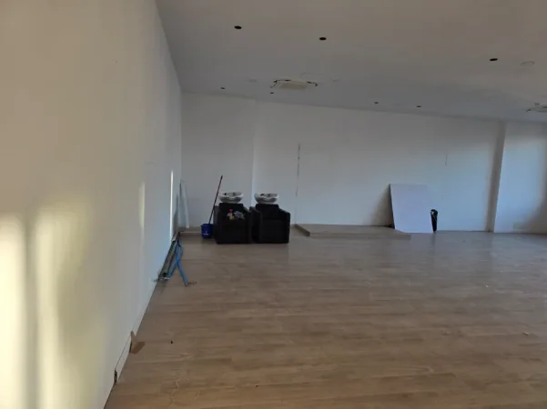 Tirane, jepet me qera ambjent biznesi Kati 3, 140 m² 2.380 € (Kompleksi Delijorgji)