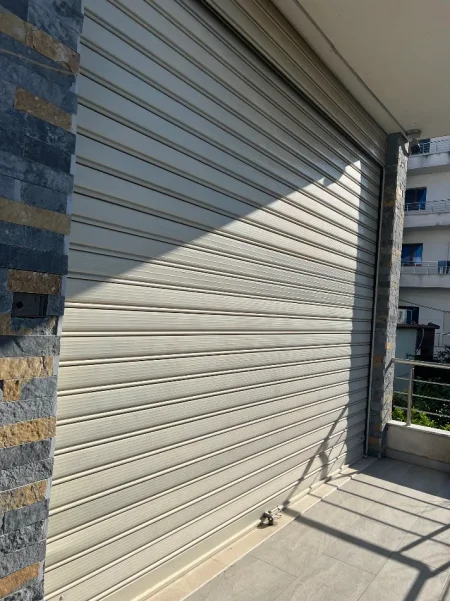 Tirane, jepet me qera magazine Kati 0, 110 m² 270 € 