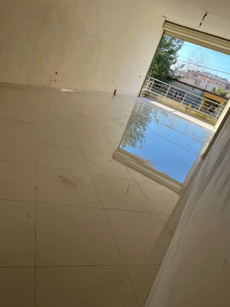 Tirane, jepet me qera magazine Kati 0, 110 m² 270 € 