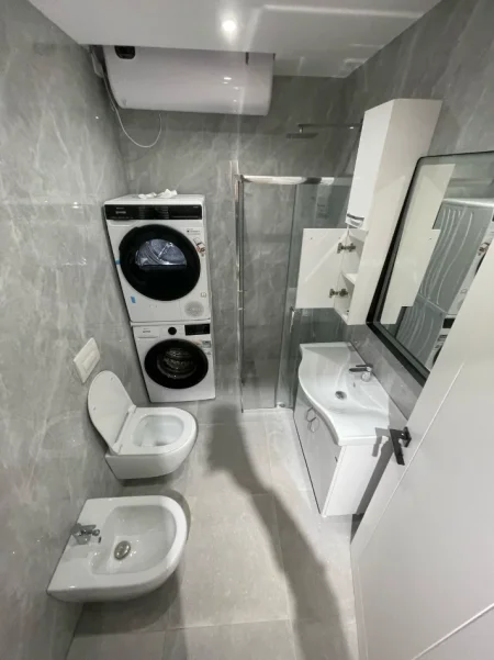 Tirane, jepet me qera apartament 1+1 Kati 2, 60 m² 600 € (BULEVARDI I RI, RR KARL GEGA)