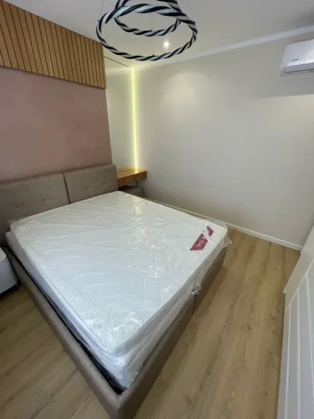 Tirane, jepet me qera apartament 1+1 Kati 2, 60 m² 600 € (BULEVARDI I RI, RR KARL GEGA)