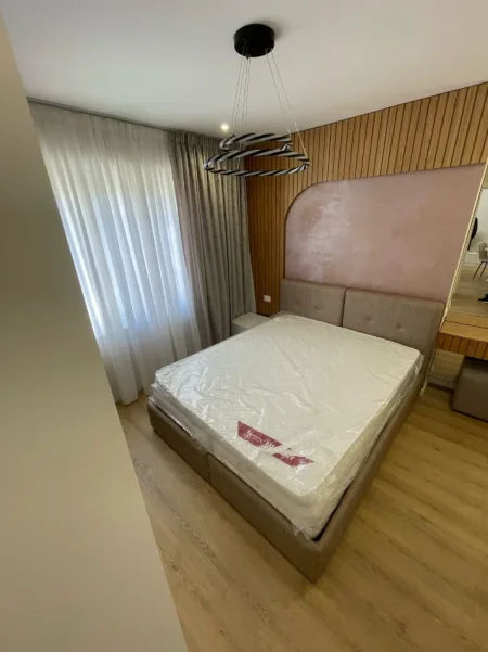 Tirane, jepet me qera apartament 1+1 Kati 2, 60 m² 600 € (BULEVARDI I RI, RR KARL GEGA)