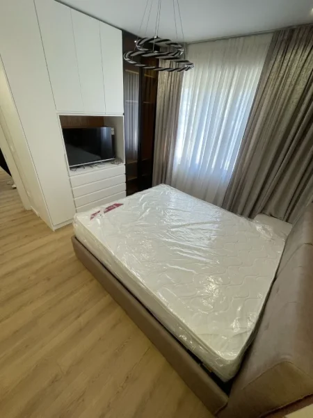 Tirane, jepet me qera apartament 1+1 Kati 2, 60 m² 600 € (BULEVARDI I RI, RR KARL GEGA)