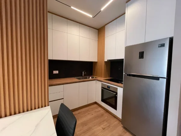 Tirane, jepet me qera apartament 1+1 , 750 € (Liqeni i Thate)