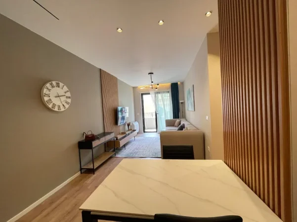 Tirane, jepet me qera apartament 1+1 , 750 € (Liqeni i Thate)