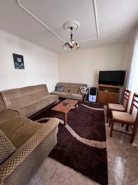 Tirane, jepet me qera apartament 2+1 Kati 1, 70 m² 400 € (STACIONI I TRENIT)