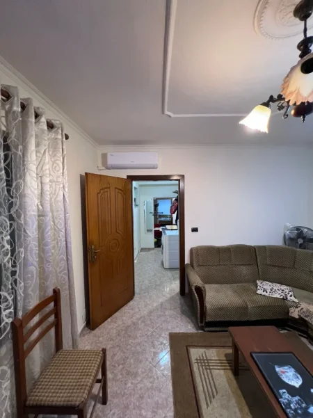 Tirane, jepet me qera apartament 2+1 Kati 1, 70 m² 400 € (STACIONI I TRENIT)