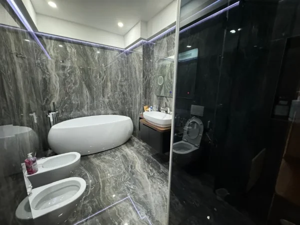 Tirane, shitet apartament 2+1 , 140 m² 490.000 € 