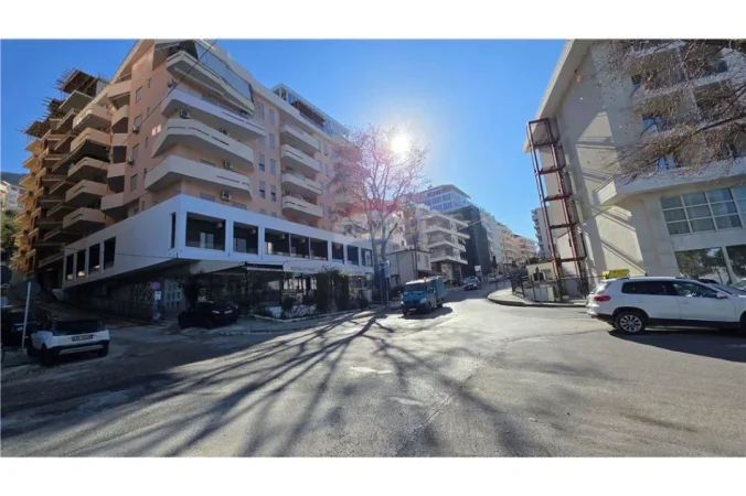 Vlore - Lungomare, jepet me qera apartament 2+1 Kati 5, 110 m² 777 € (Rruga Murat Terbaci, Vlore)