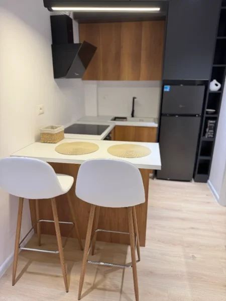 Tirane, jepet me qera garsonier Kati 8, 35 m² 400 € (REZIDENCA KADIU)
