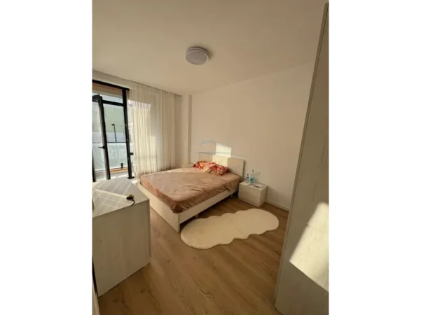 Tirane, jepet me qera apartament 2+1+Ballkon Kati 1, 106 m² 700 € (Platinum Residence)