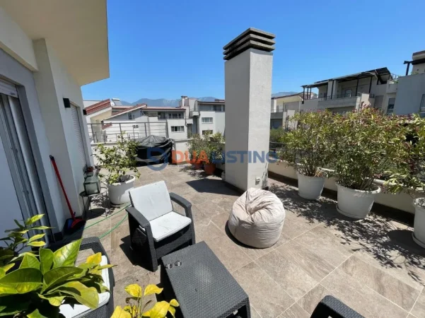 Tirane, jepet me qera Vile 5+1 , 380 m² 3.500 € 