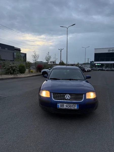 Tirane, shes makine Volkswagen Passat 1.6 Benzinë + Gaz, 2001 – Super Gjendje | 2800€ Benzin+Gaz, blu manuale Kondicioner 250.000 km 2.800 €