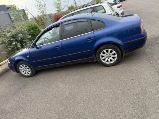 Tirane, shes makine Volkswagen Passat 1.6 Benzinë + Gaz, 2001 – Super Gjendje | 2800€ Benzin+Gaz, blu manuale Kondicioner 250.000 km 2.800 €