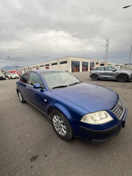 Tirane, shes makine Volkswagen Passat 1.6 Benzinë + Gaz, 2001 – Super Gjendje | 2800€ Benzin+Gaz, blu manuale Kondicioner 250.000 km 2.800 €