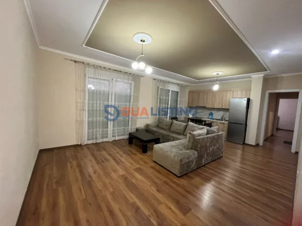 Tirane, jepet me qera apartament 2+1 , 550 € 