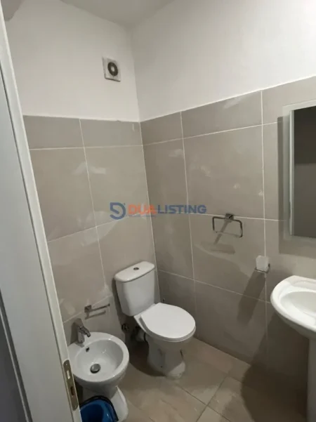 Tirane, jepet me qera apartament 2+1 , 550 € 