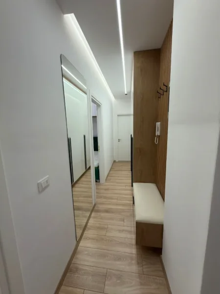 Tirane, jepet me qera apartament 2+1 Kati 7, 110 m² 1.000 € (Rruga Viktor Eftimiu)