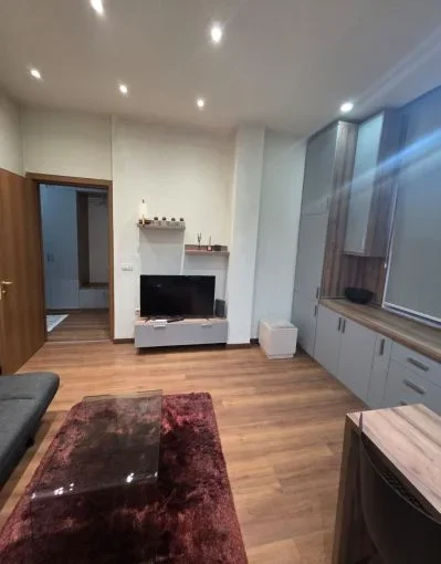 Tirane, jepet me qera apartament 1+1 Kati 1, 62 m² 600 € (rruga siri kodra)