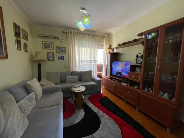 Tirane, shitet apartament 2+1 Kati 7, 75 m² 230.000 € (Komuna e Parisit)